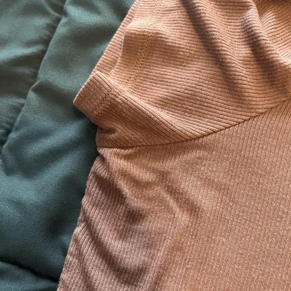 TAVI Cropped ShortSleeve Workout Top - Picture 6 of 11